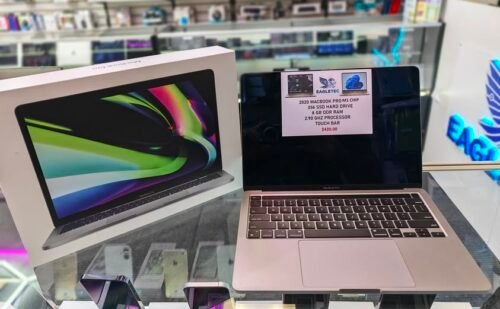2020 MACBOOK PRO M1 CHIP 256GB SSD